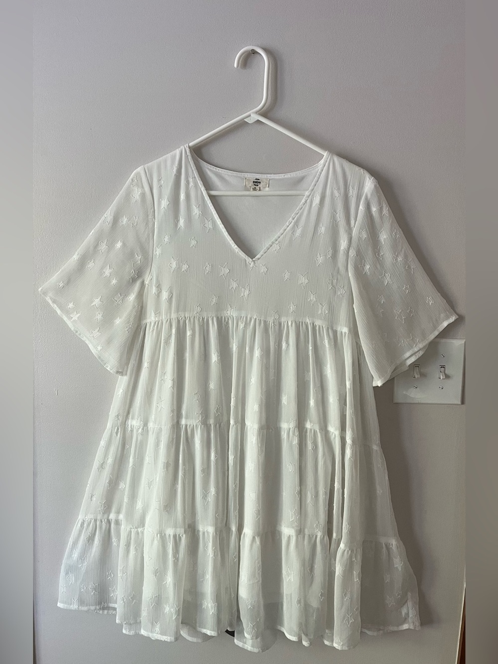 Entro White Star Textured Clip Dot V-Neck Dress Size Medium EUC